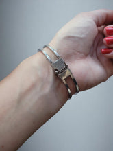 Charger l&#39;image dans la galerie, Bracelet argenté avec strass bleu
