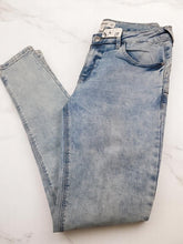 Charger l&#39;image dans la galerie, Jeans mango bleu clair taille m 38
