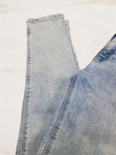 Charger l&#39;image dans la galerie, Jeans mango bleu clair taille m 38
