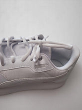Charger l&#39;image dans la galerie, Basket puma blanche pointure 39
