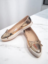 Charger l&#39;image dans la galerie, Ballerine guess doree pointure 38
