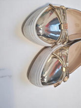 Charger l&#39;image dans la galerie, Ballerine guess doree pointure 38
