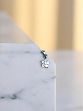 Charger l&#39;image dans la galerie, Pendentif fleur en argent
