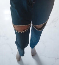 Charger l&#39;image dans la galerie, Jeans à trou et à strass taille L
