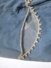 Charger l&#39;image dans la galerie, Jeans à trou et à strass taille L
