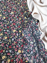 Charger l&#39;image dans la galerie, Jupe fleurie neuve taille xs
