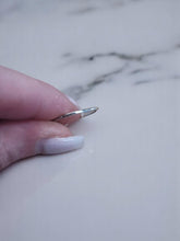 Charger l&#39;image dans la galerie, Bague en argent et strass taille 58
