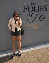 Charger l'image dans la galerie, Veste beige suedine taille m
