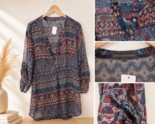 Charger l'image dans la galerie, Blouse tunique imprimé ethnique bohème Cassis Collection T46
