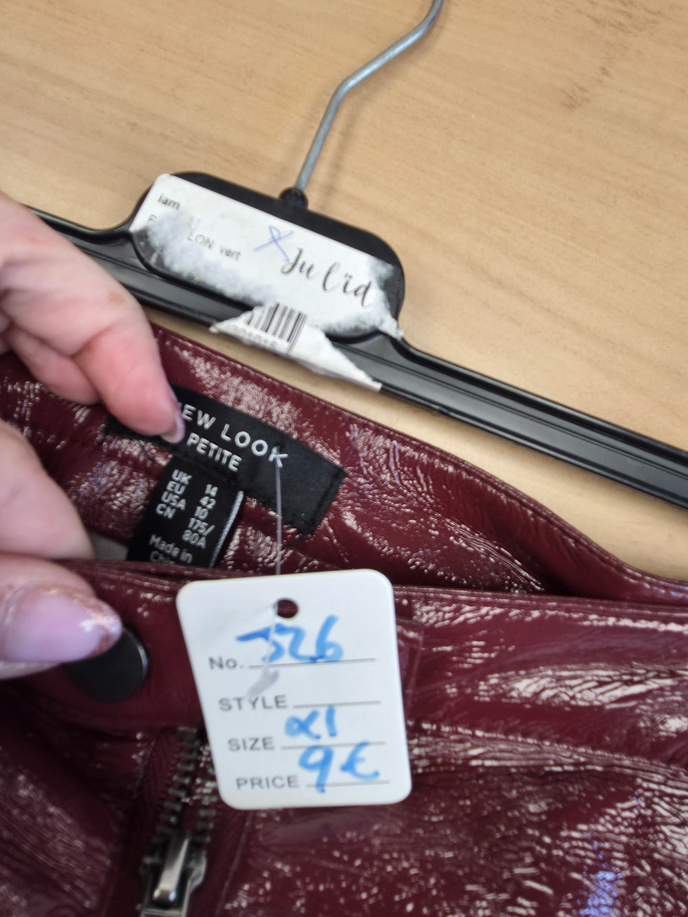 Jupe en simili bordeaux taille xl