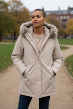Charger l&#39;image dans la galerie, Manteau beige only taille m
