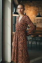 Charger l'image dans la galerie, Longue robe leopard taille l
