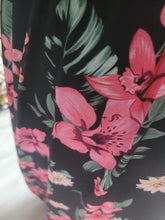 Charger l&#39;image dans la galerie, Robe fleurie noire et rose taille L
