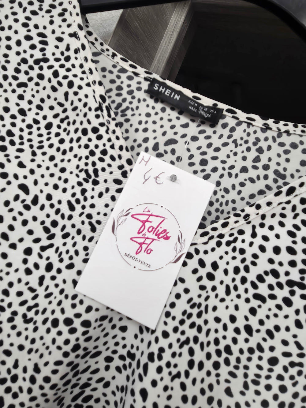 Blouse noire et blanche