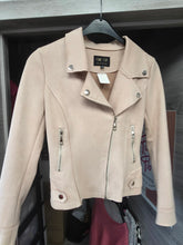 Charger l'image dans la galerie, Veste beige suedine taille m
