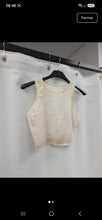 Charger l'image dans la galerie, Crop top beige dore taille xs
