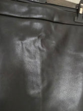 Charger l'image dans la galerie, Jupe similo taille m
