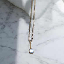 Charger l&#39;image dans la galerie, Collier en plaque or avec pendentif
