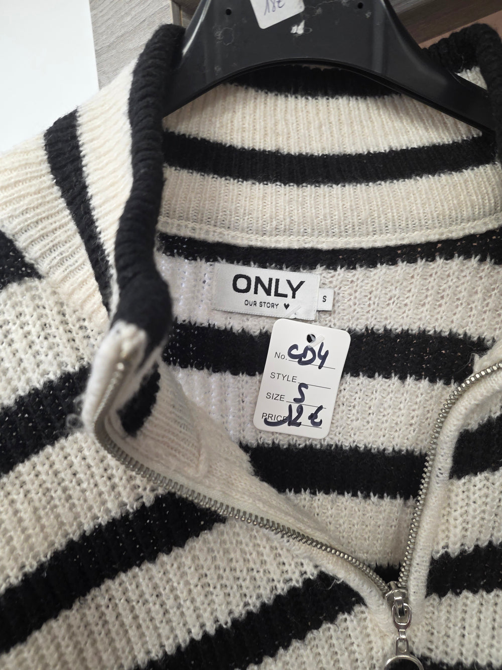 Pull ligné only taille s