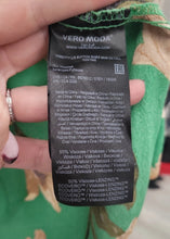 Charger l&#39;image dans la galerie, Chemisier vert vero moda taille m
