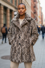 Charger l'image dans la galerie, Manteau signé nature taille m
