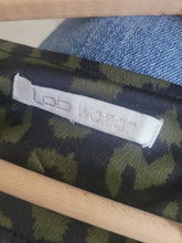 Charger l&#39;image dans la galerie, Blouse Lpb kaki et noir taille L
