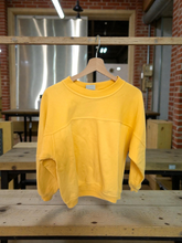 Charger l'image dans la galerie, Pull jaune poivre blanc taille s

