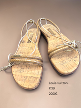 Charger l'image dans la galerie, Sandale Louis vuitton pointure 39

