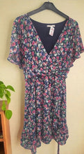Charger l&#39;image dans la galerie, Robe fleurie taille m
