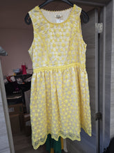 Charger l'image dans la galerie, Robe jaune taille m molly bracken
