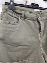 Charger l'image dans la galerie, Short en jeans kaki taille l
