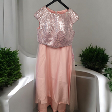 Charger l&#39;image dans la galerie, Robe rose avec strass taille m
