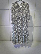 Charger l'image dans la galerie, Robe noire et beige taille l
