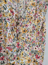 Charger l'image dans la galerie, Blouse fleurie taille m

