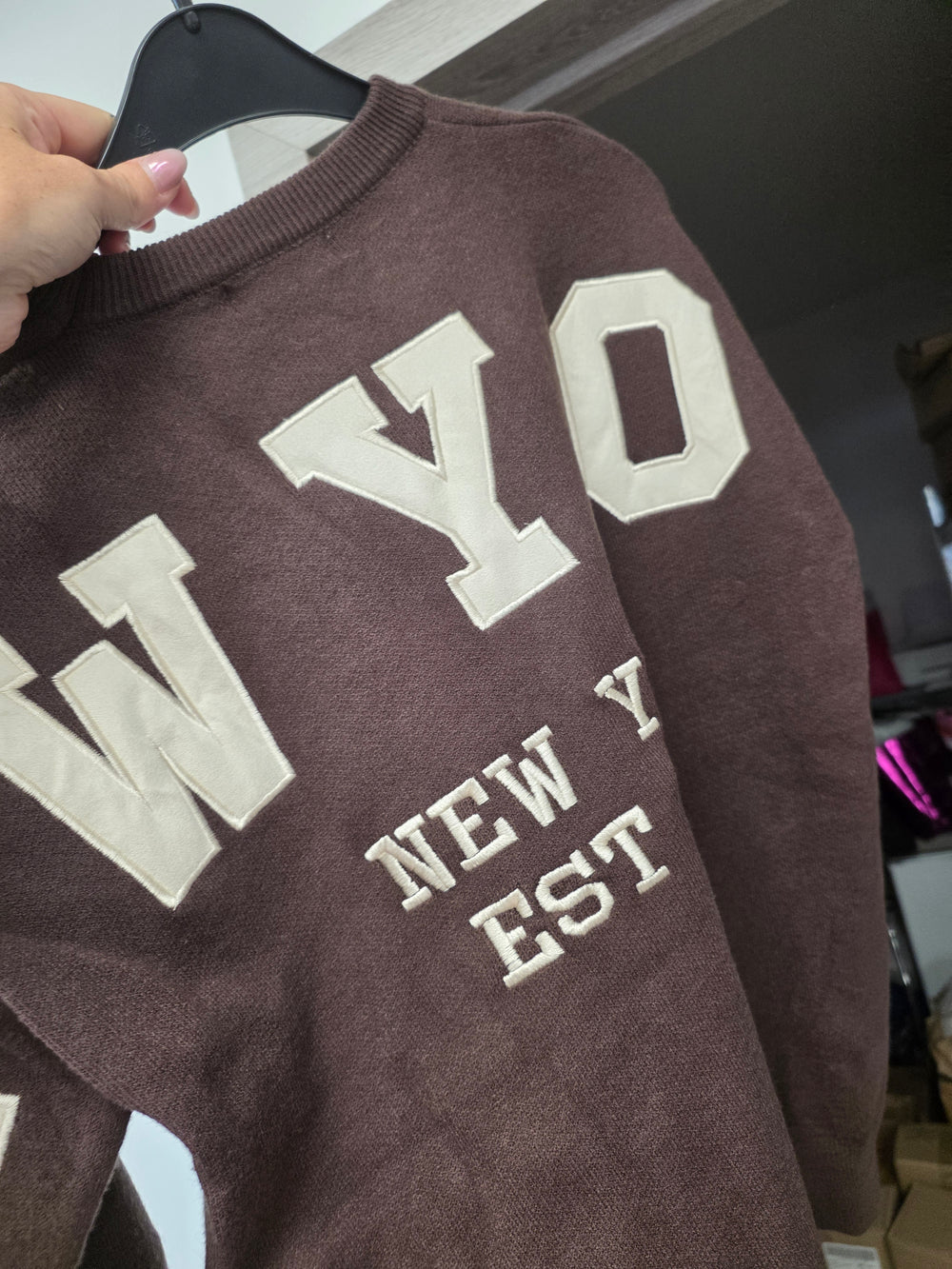 Pull brun NY t. Unique
