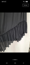Charger l'image dans la galerie, Jupe noire a volants taille m
