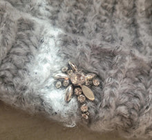 Charger l&#39;image dans la galerie, Bonnet gris et strass
