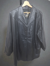 Charger l'image dans la galerie, Veste en pure cuir noir taille 44
