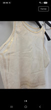 Charger l'image dans la galerie, Crop top beige dore taille xs
