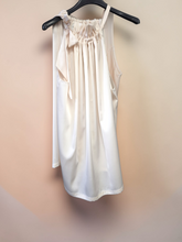 Charger l'image dans la galerie, Blouse beige nacrée taille unique

