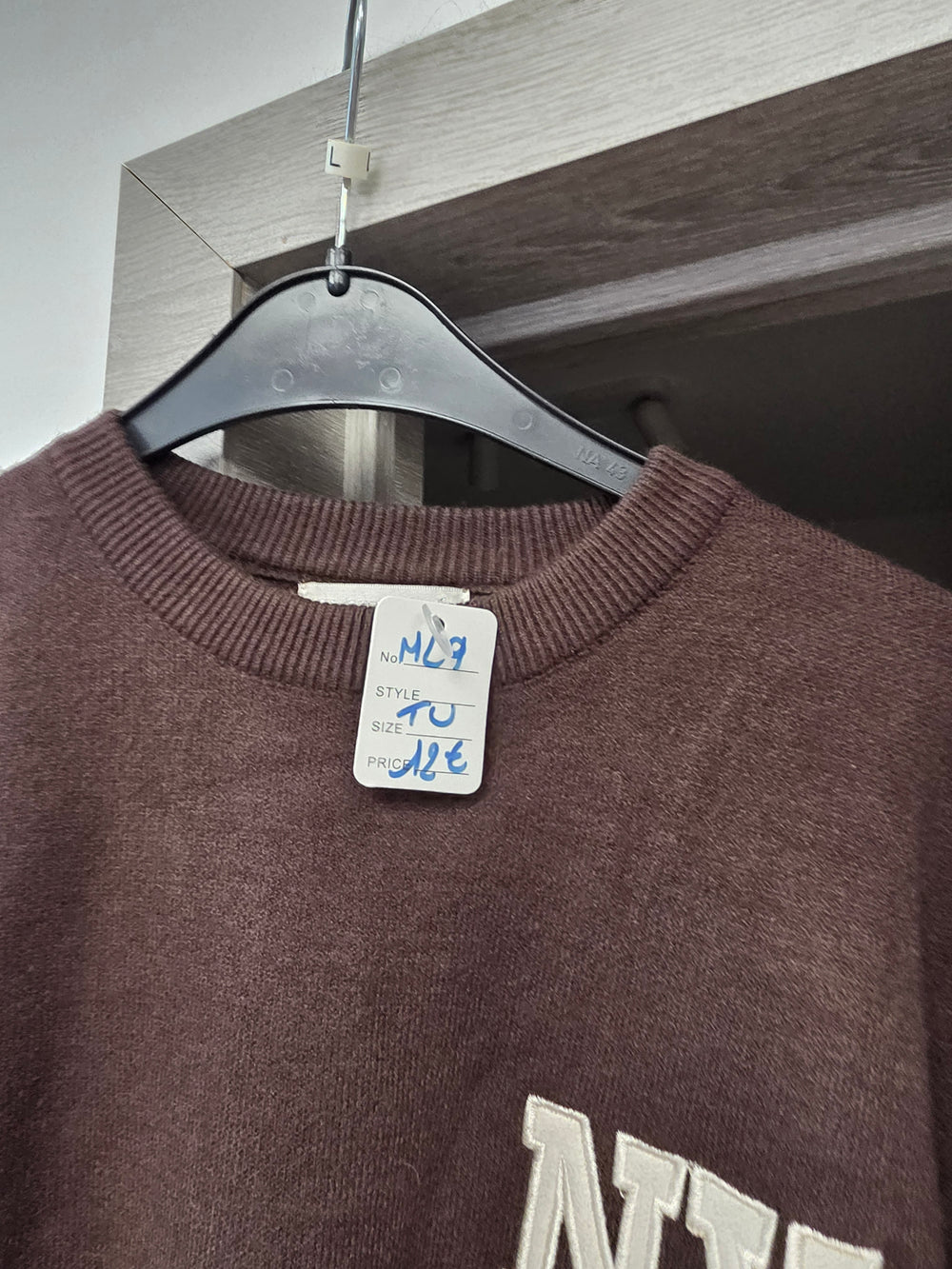 Pull brun NY t. Unique
