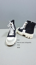 Charger l'image dans la galerie, Boots ash neuve pointure 39
