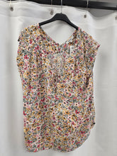Charger l'image dans la galerie, Blouse fleurie taille m
