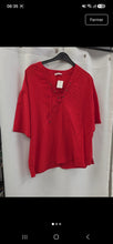 Charger l'image dans la galerie, Blouse rouge taille 44
