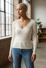 Charger l&#39;image dans la galerie, Blouse crème amisu taille L
