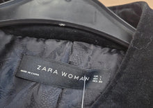 Charger l&#39;image dans la galerie, Veste noire en velours zara taille L
