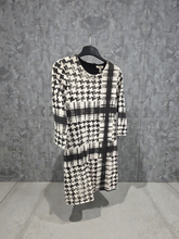 Charger l'image dans la galerie, Robe noire et blanche taille s
