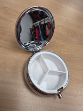 Charger l'image dans la galerie, Boîte a médicaments

