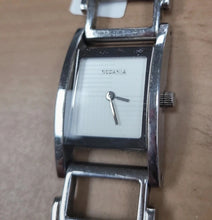 Charger l&#39;image dans la galerie, Montre rodania argentée
