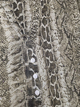 Charger l'image dans la galerie, Blouse motif serpent taille xl
